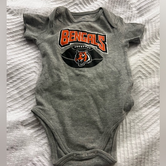 Cincinnati Bengals 18 month Onesie Bundle - Picture 1 of 4